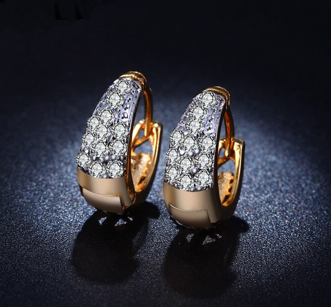 Örhängen med  Cubic Zirconia och i 18K Guldplätering