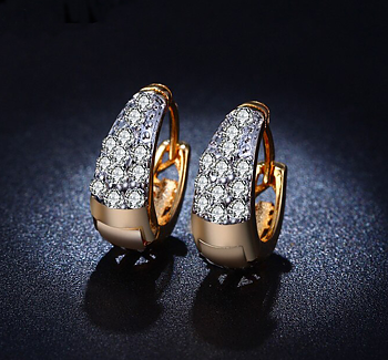 Örhängen med  Cubic Zirconia och i 18K Guldplätering