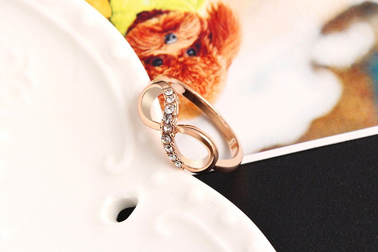 Ring med Cubic Zirconia och i 18K Roséguldplätering - 3