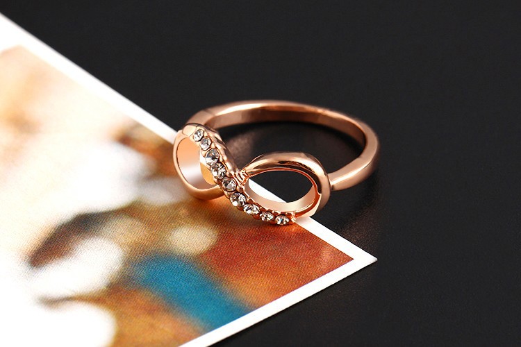 Ring med Cubic Zirconia och i 18K Roséguldplätering - 5