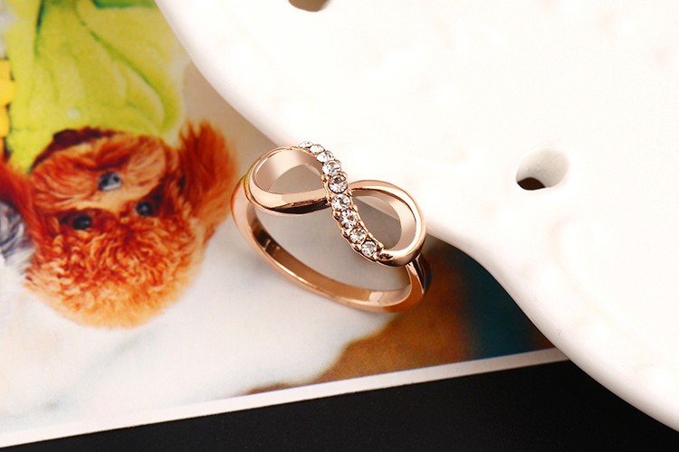 Ring med Cubic Zirconia och i 18K Roséguldplätering - 2