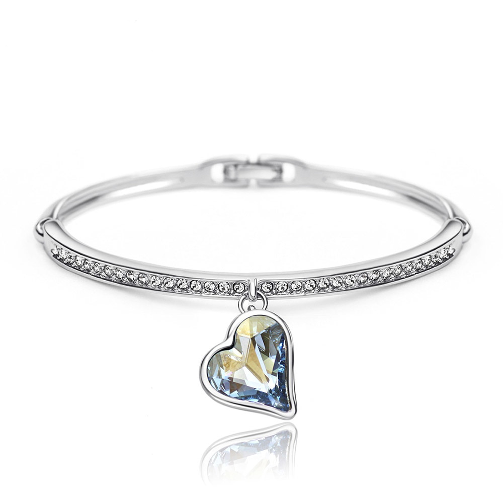 Armband "Blue Heart" med en större ljusblå Austrian Crystal och flera små Austrian Crystals samt i platinumplätering
