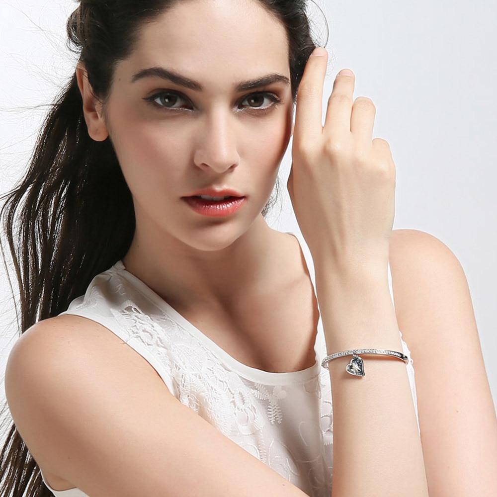 Armband "Blue Heart" med en större ljusblå Austrian Crystal och flera små Austrian Crystals samt i platinumplätering - 3