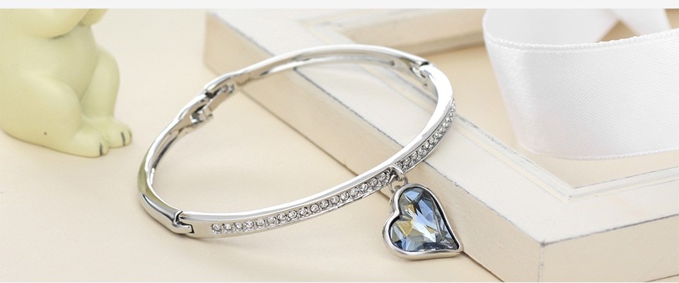 Armband "Blue Heart" med en större ljusblå Austrian Crystal och flera små Austrian Crystals samt i platinumplätering - 2