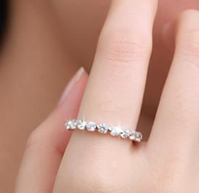 Ring med många små stenar i Cubic Zirconia och platinumplätering - 2