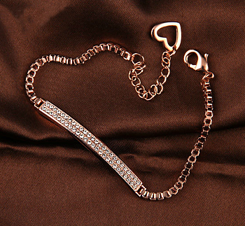 Armband med dubbla längder av kristaller och i 18K Guldplätering