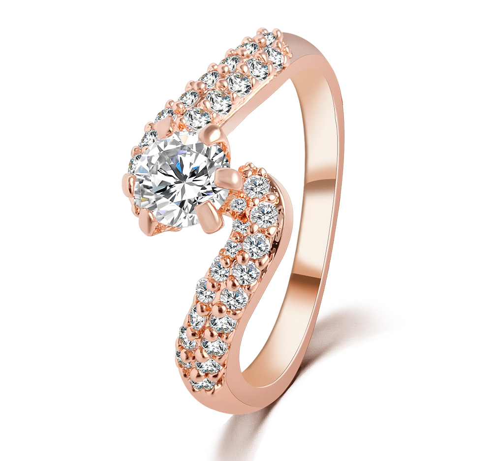 Ring med Cubic Zirconia och i 18K Roséguldplätering