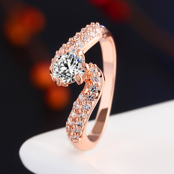 Ring med Cubic Zirconia och i 18K Roséguldplätering - 2