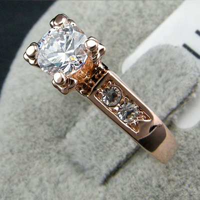 Ring med Austrian Crystals och i 18K Roséguldplätering - 8