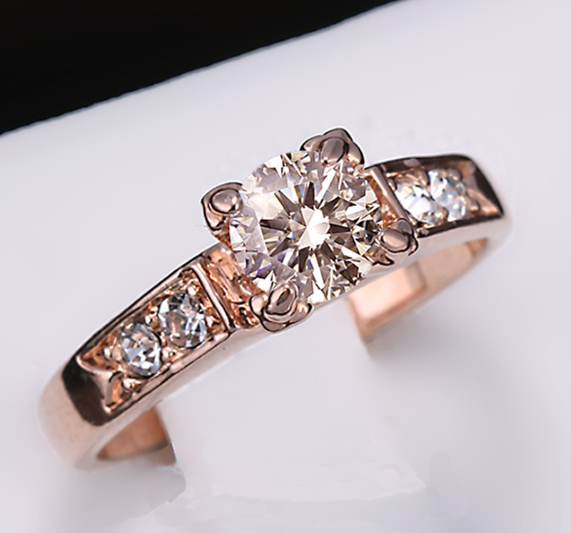 Ring med Austrian Crystals och i 18K Roséguldplätering - 2