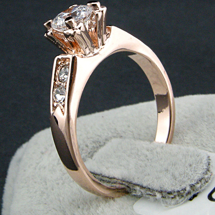 Ring med Austrian Crystals och i 18K Roséguldplätering - 9