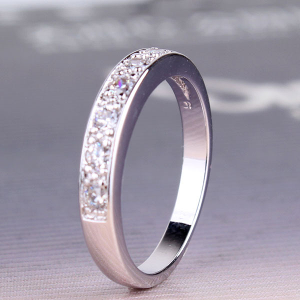 Ring med Cubic Zirconia och i Vit 18K Guldplätering - 9