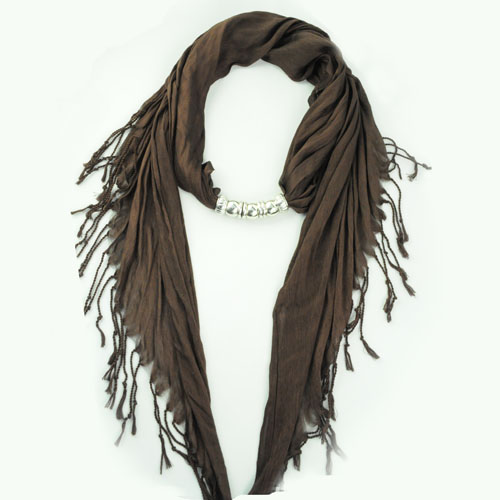 Bomullsscarf i moderiktig modell med "hänge" -Brun - 3