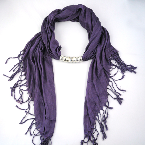 Bomullsscarf i moderiktig modell med "hänge" -Lila - 3