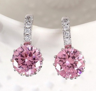 Örhängen med flera små vita Cubic Zirconia och en större Cubic Zirconia i Rosa samt i 18 K Vit Guldplätering - 3