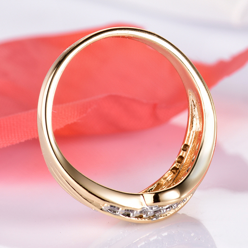 Ring med många små Cubic Zirconia och i 18K Guldplätering - 4