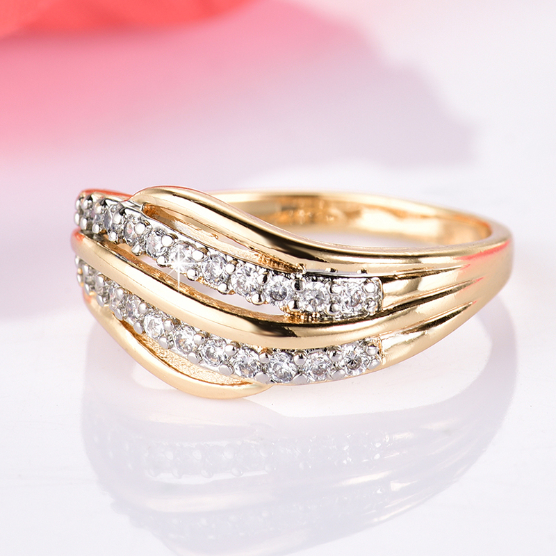 Ring med många små Cubic Zirconia och i 18K Guldplätering - 2
