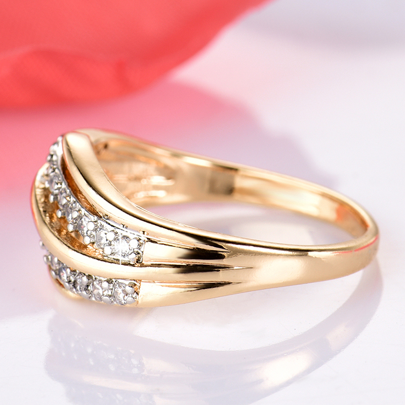 Ring med många små Cubic Zirconia och i 18K Guldplätering - 3