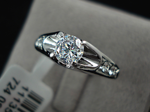 Ring med en större och fyra mindre Cubic Zircona och platinumplätering - 3