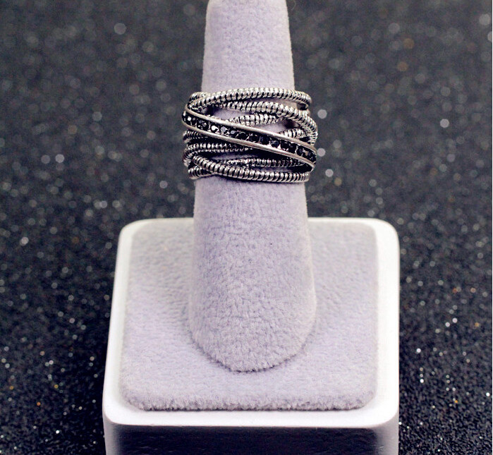 Ring med bl.a en kristallrand samt  i 925 Sterling Silverplätering - 3
