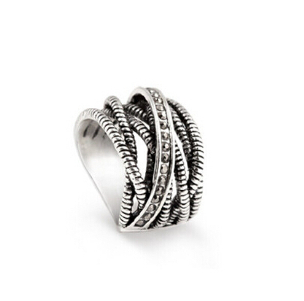 Ring med bl.a en kristallrand samt  i 925 Sterling Silverplätering - 2