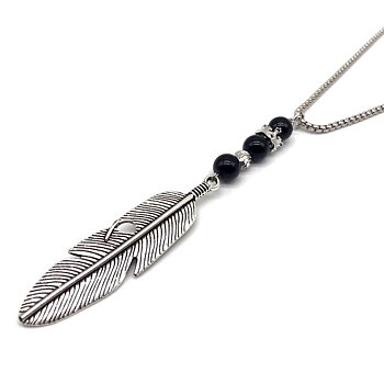 Halskedja "Feather" i rostfritt stål  och med detaljer  i 925 Sterling Silverplätering och pärlor