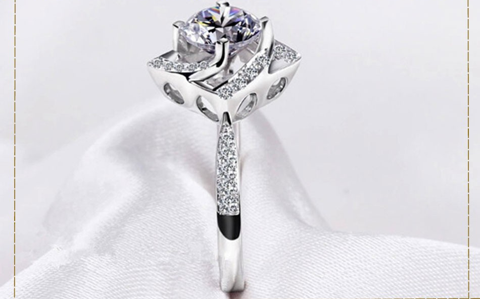 Ring med Cubic Zirconia samt  i 925 Sterling Silverplätering - 10