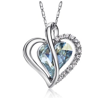 Halsband "Love heart" med en större ljusblå Austrian Crystal och flera små Austrian Crystals samt i platinumplätering