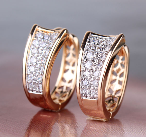 Örhängen med Cubic Zirconia och i 18 K Guldplätering