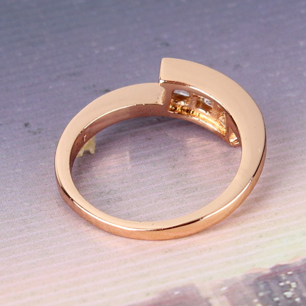 Ring med Cubic Zirconia och i 18K Roséguldplätering - 4