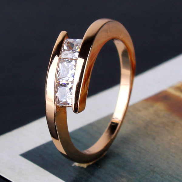 Ring med Cubic Zirconia och i 18K Roséguldplätering - 3