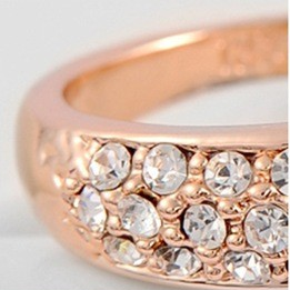 Ring med ett band av små Austrian Crystals och 18K Roséguldplätering - 3