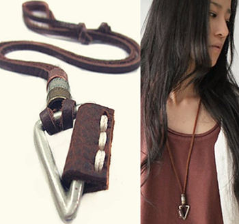 Halsband "Triangle" med läderrem