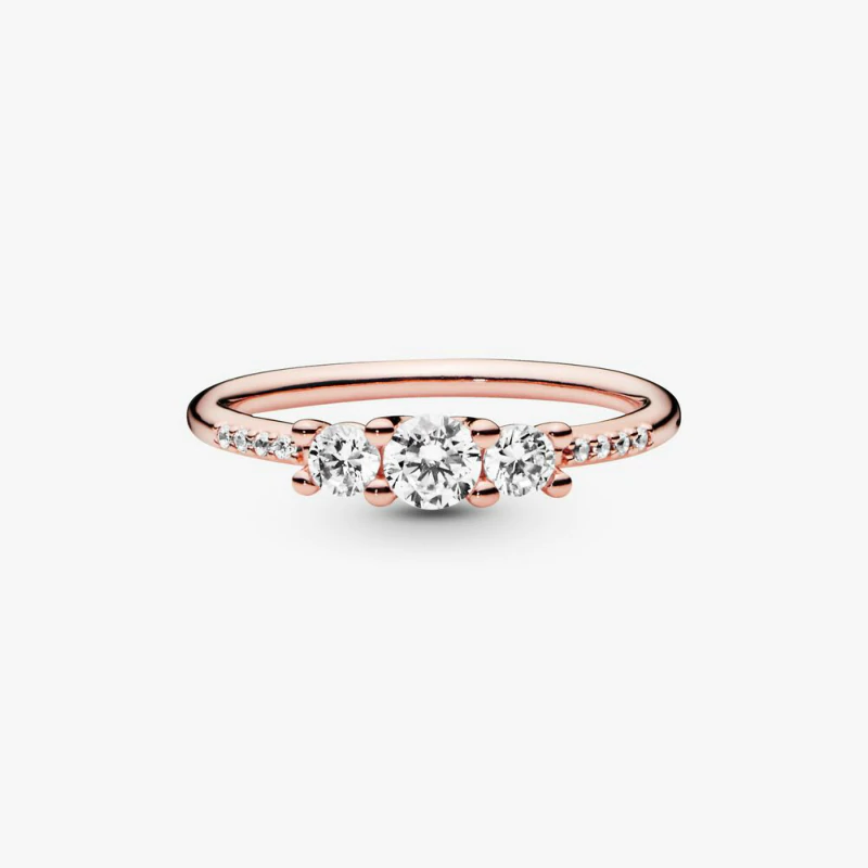 Ring  med flera små och tre större Cubic Zirconia  i Roséguldplätering - 2