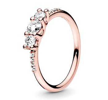 Ring  med flera små och tre större Cubic Zirconia  i Roséguldplätering