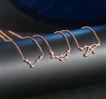 Halsband "Constellation" med Ditt Stjärntecken i Cubic Zirconia och 18K Roséguldplätering