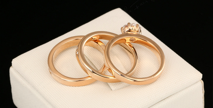 Ring "Trippel" med en stor Cubic Zirconia och små Austrian Crystals i 18K Roséguldplätering - 2