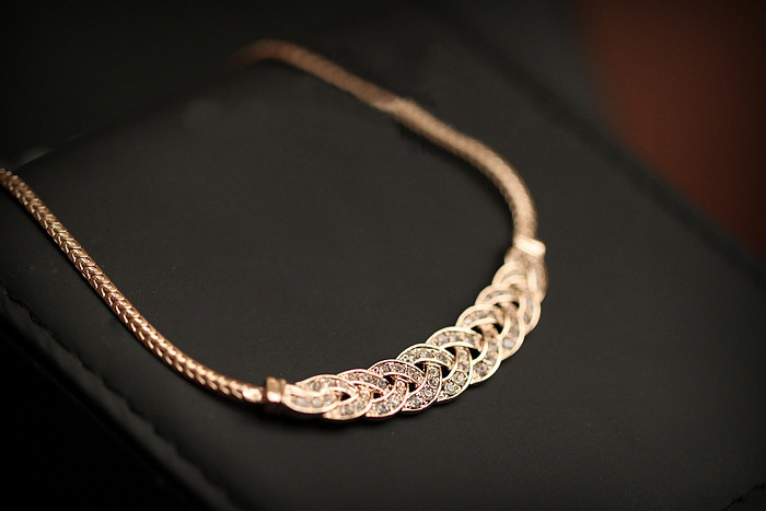 Halsband med många små stenar i Cubic Zirconia och i 18 K Guldplätering - 4