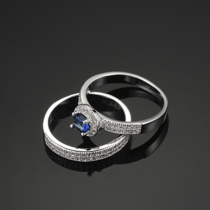 Dubbla ringar med en Blå stor och många små stenar i Cubic Zirconia samt i Platinumplätering - 3