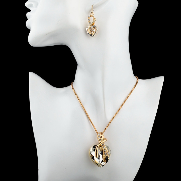 Smyckeset med Austrian Crystals samt i 18 K Guldplätering - 4