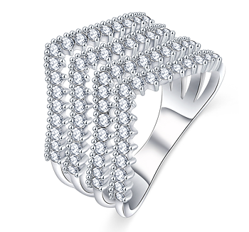 Ring med många små Cubic Zirconia och i 925 Sterling Silverplätering