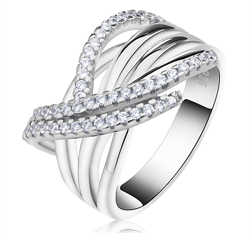 Ring med många små Cubic Zirconia och i Platinumplätering