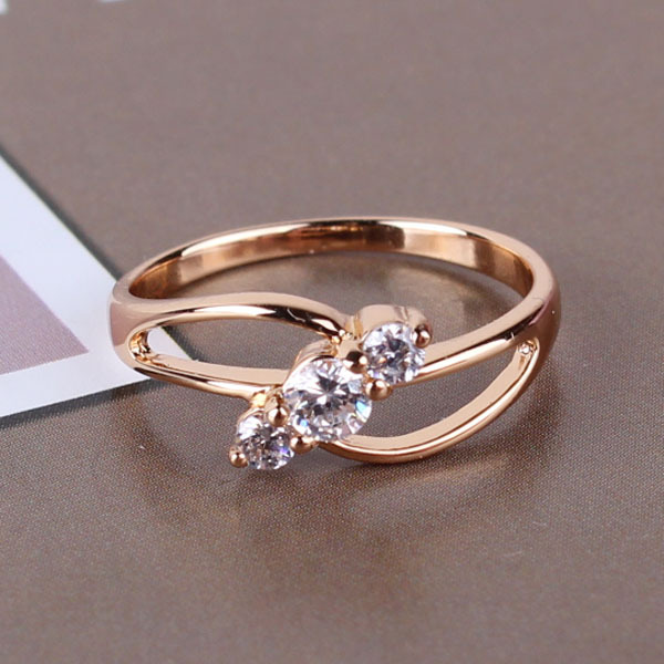 Ring med stenar i Cubic Zirconia samt i 18K Roséguldplätering - 4