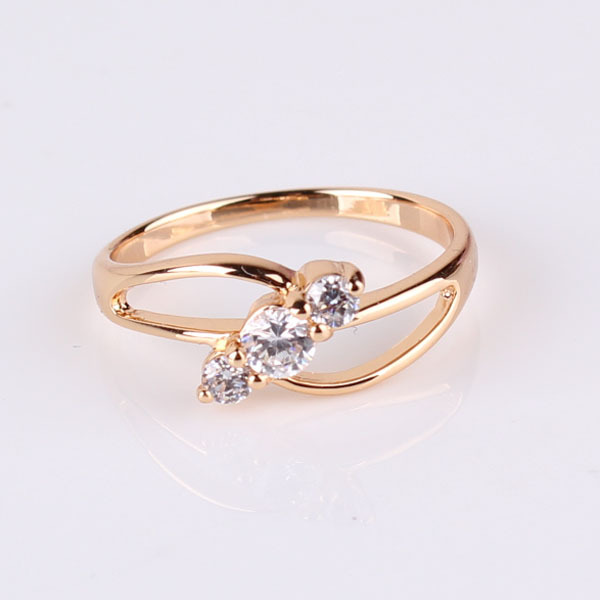 Ring med stenar i Cubic Zirconia samt i 18K Roséguldplätering - 3