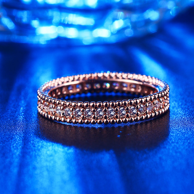 Ring med många små Cubic Zirconia och i 18K Roséguldplätering - 5