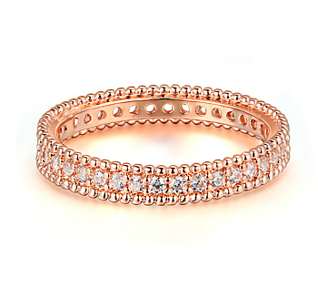 Ring med många små Cubic Zirconia och i 18K Roséguldplätering