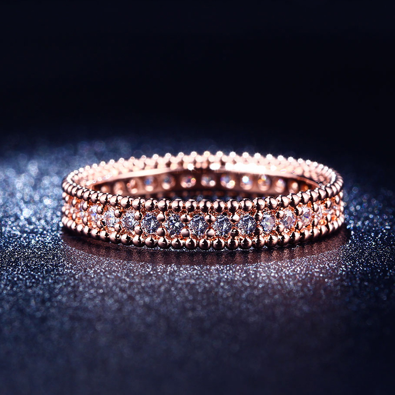 Ring med många små Cubic Zirconia och i 18K Roséguldplätering - 2