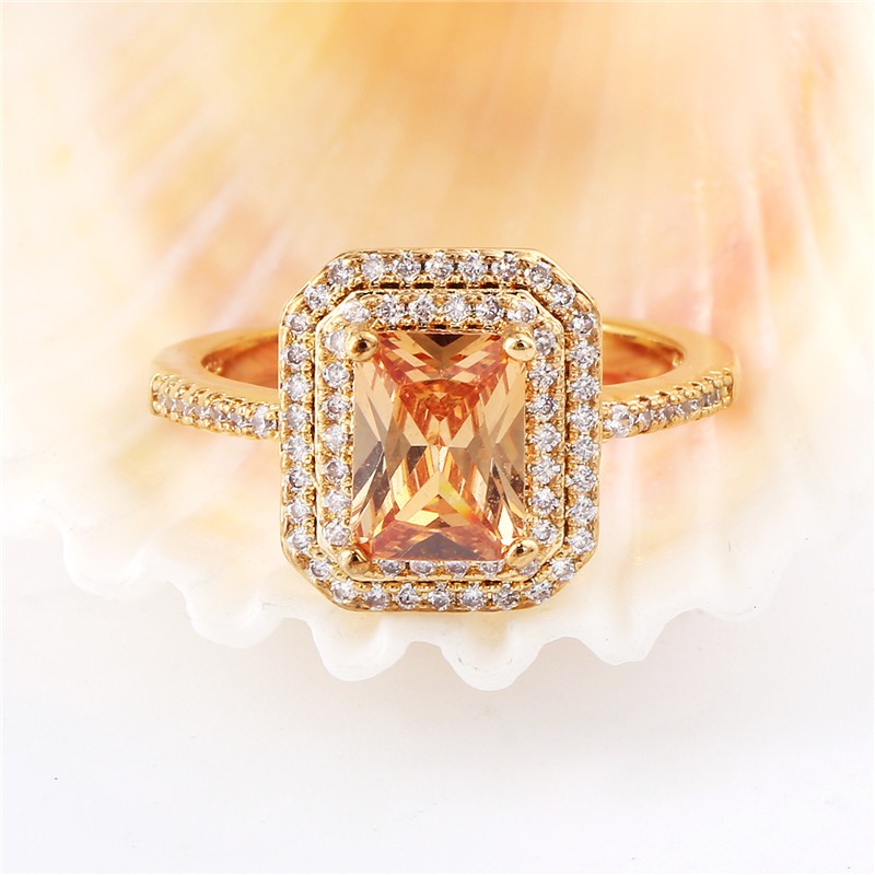 Ring "Princess Cut" med många små  vita och en stor orange Cubic Zirconia samt i 18K Guldplätering - 4