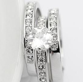 Trippla ringar med många små och en stor sten i Austrian Crystals och platinumplätering - 3