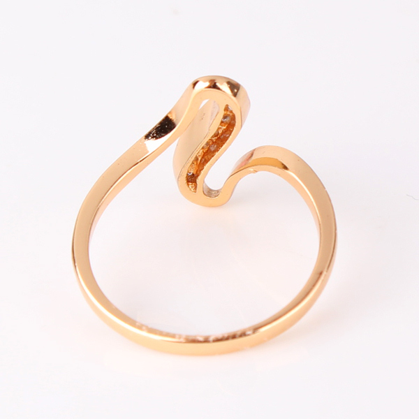 Ring med Cubic Zirconia och i 18K Guldplätering - 2